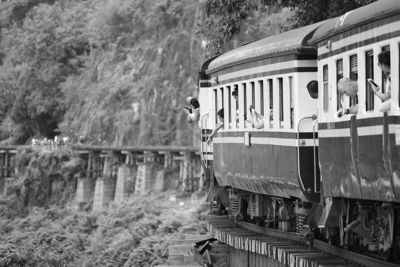 Ostello Bankaikow Kanchanaburi Esterno foto