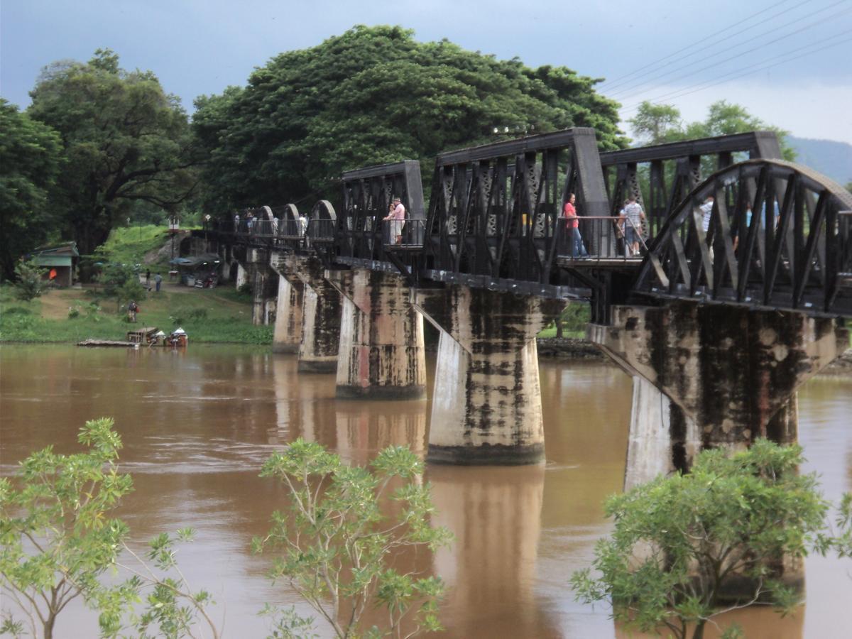 Ostello Bankaikow Kanchanaburi Esterno foto
