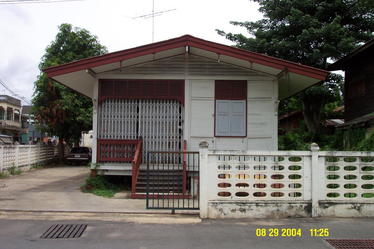 Ostello Bankaikow Kanchanaburi Esterno foto
