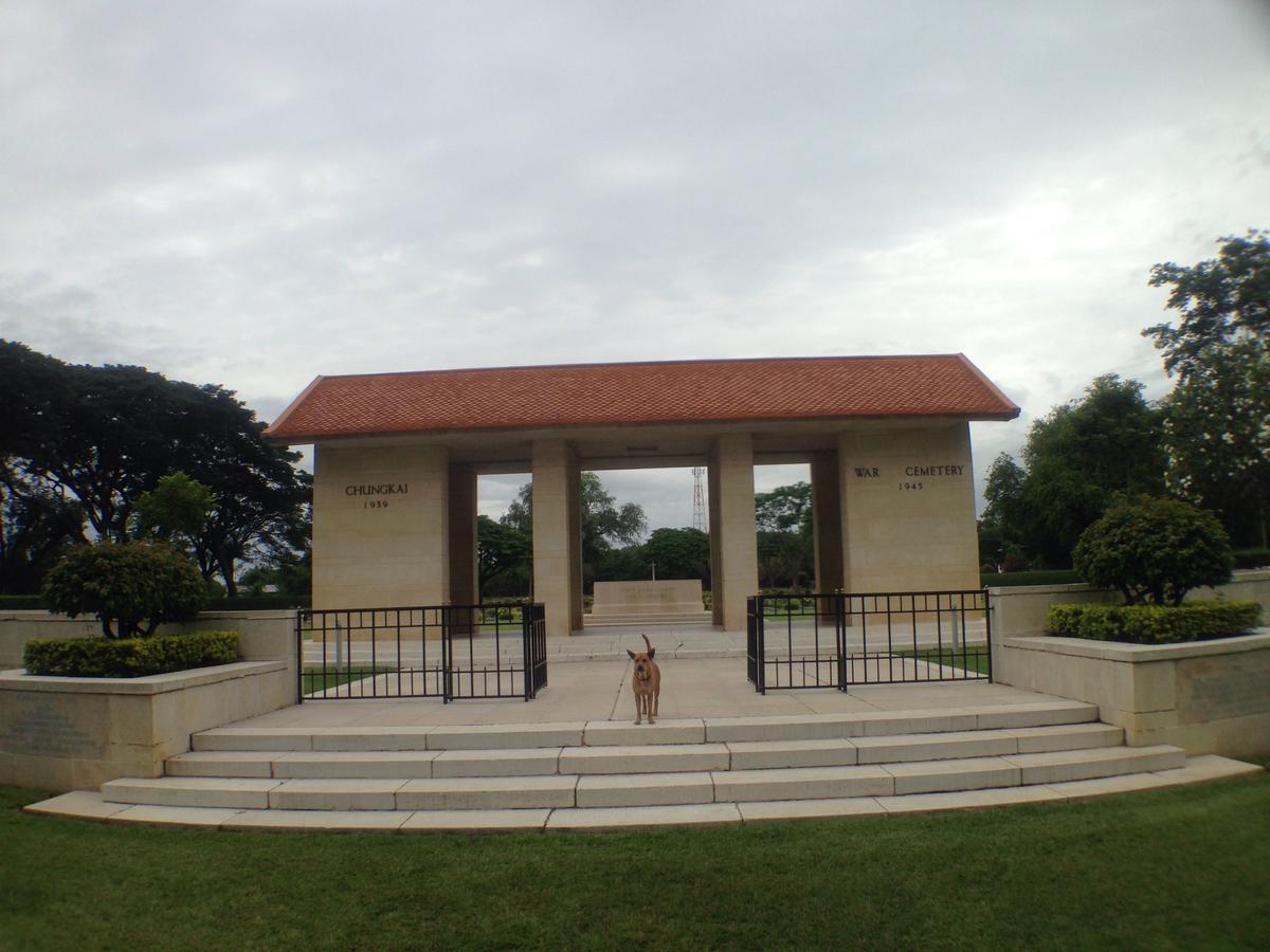 Ostello Bankaikow Kanchanaburi Esterno foto