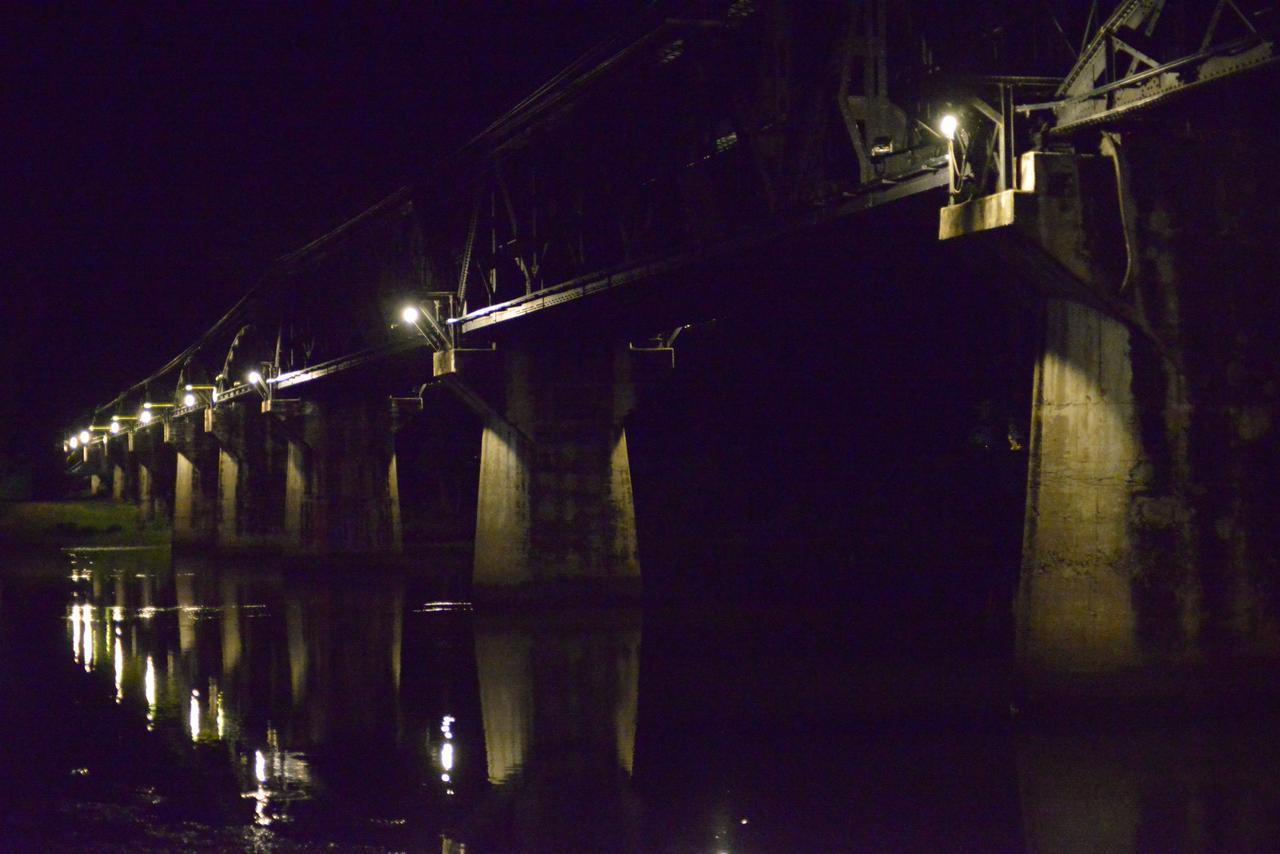 Ostello Bankaikow Kanchanaburi Esterno foto